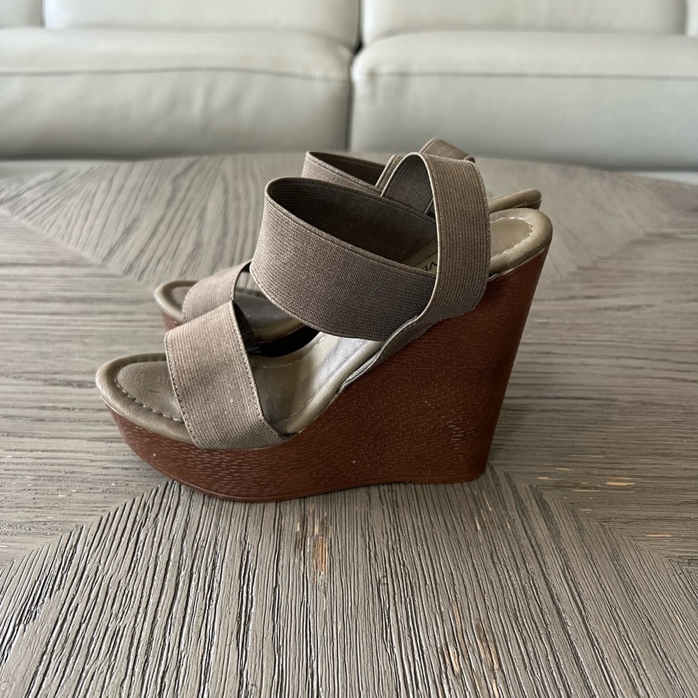 Dark Green Wedge Platforms